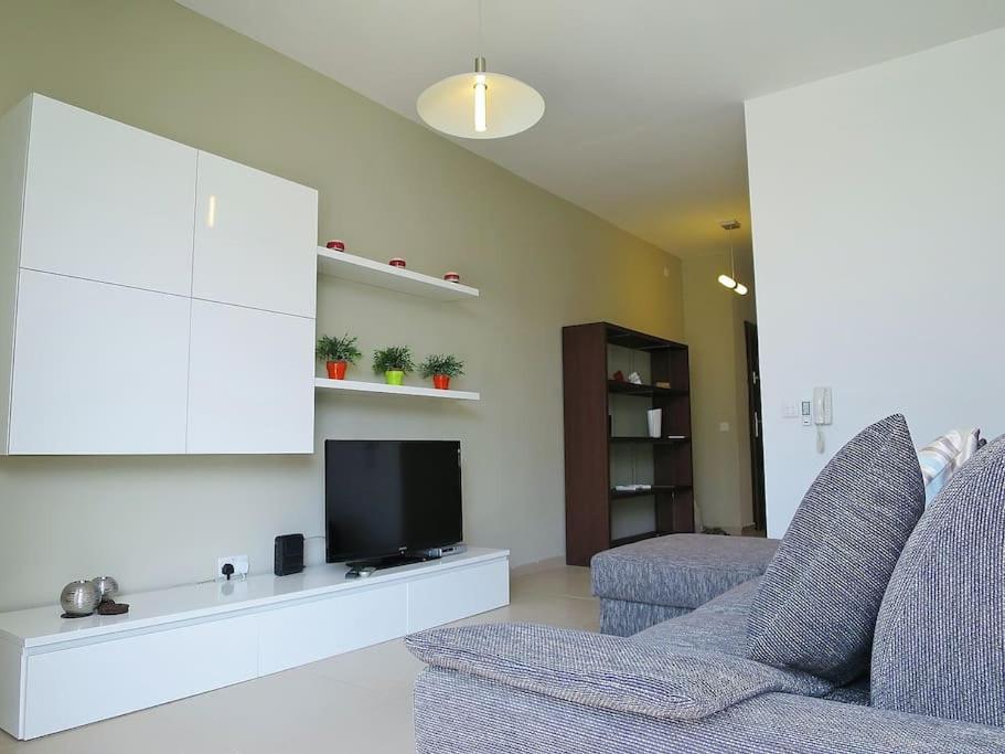 Modern Luxury Penthouse In Perfect Sliema Location Apartment Bagian luar foto